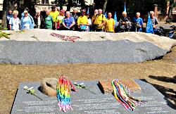Potsdam: FriedensradfahrerInnen gedenken der Opfer der Atombomben von Hiroshima und Nagasaki Potsdam: FriedensradfahrerInnen gedenken der Opfer der Atombomben von Hiroshima und Nagasaki